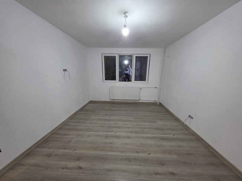 Titan, Postavarului, parter inalt,